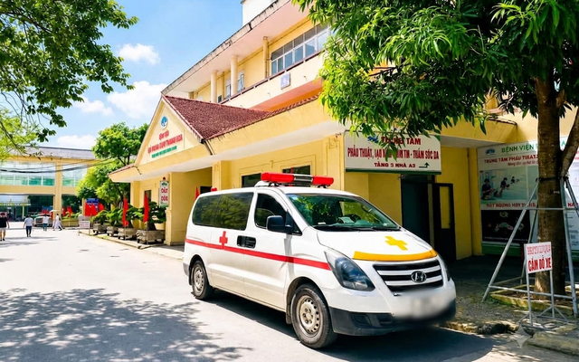 Chi 9,5 triệu đồng thuê xe cứu thương chở bệnh nhân: Người nhà tự thuê ngoài, bệnh viện nhờ công an vào cuộc