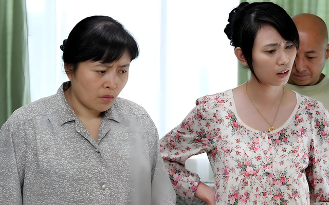 Con dâu lần nào về thăm quê cũng lễ phép, nhưng vừa quay lưng đã quát người giúp việc khiến bố chồng tức nghẹn mà không dám nói