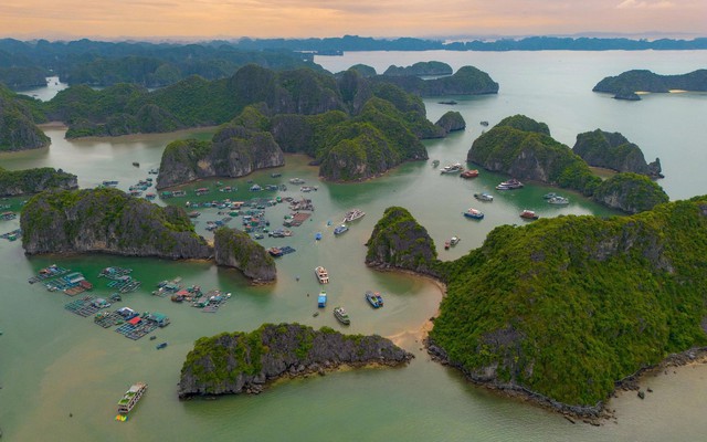 Một hòn đảo của Việt Nam lọt top 8 hòn đảo tuyệt vời nhất Đông Nam Á, nơi Sun Group đang làm khu đô thị 12.500 tỷ đồng và sở hữu một công trình giữa biển lập kỷ lục thế giới ngay ngày khai trương