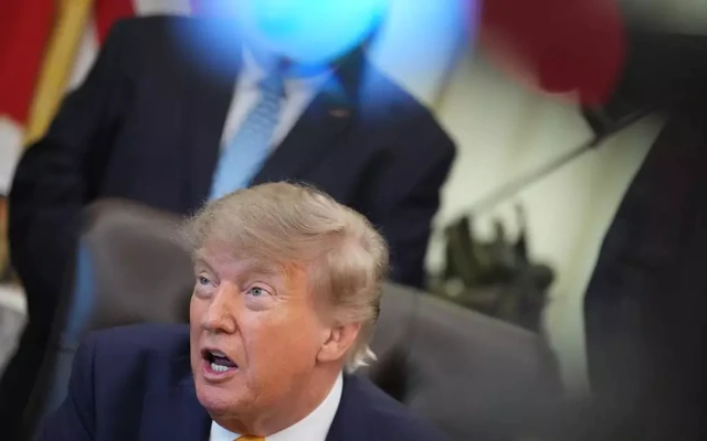 Tổng thống Mỹ Trump đe dọa cắt thương mại với một số quốc gia nếu Fed không hạ lãi suất