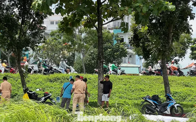 Nam thanh niên đi bộ trên đường ray ở TPHCM bị tàu hỏa tông tử vong