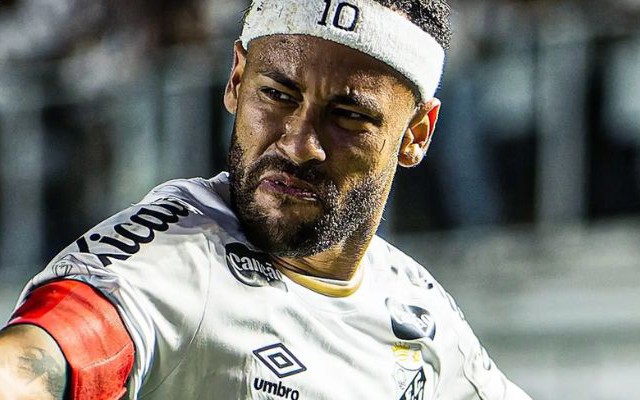 Neymar lại bị đau, rời sân trong nước mắt rồi nổi cáu vì mặt cỏ SVĐ: "Làm ăn kiểu gì vậy?"