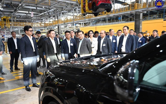 Thăm nhà máy VinFast, Tổng thống Myanmar bày tỏ ấn tượng với 3 thứ của hãng xe “Made in Vietnam”