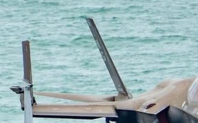 Những vết màu nâu đỏ trên chiến đấu cơ F-35 mới của Mỹ