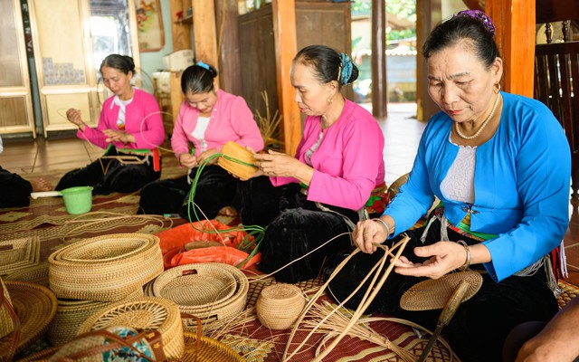 Từ 2.000 đồng mỗi ngày đến quỹ 225 triệu đồng: Cách CLB Liên thế hệ tự giúp nhau tạo vốn hỗ trợ sinh kế