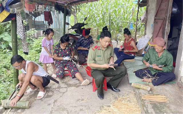 Điều kỳ diệu từ những đôi đũa tre trong "xóm chạy thận" của chàng Thượng sĩ Công an trẻ
