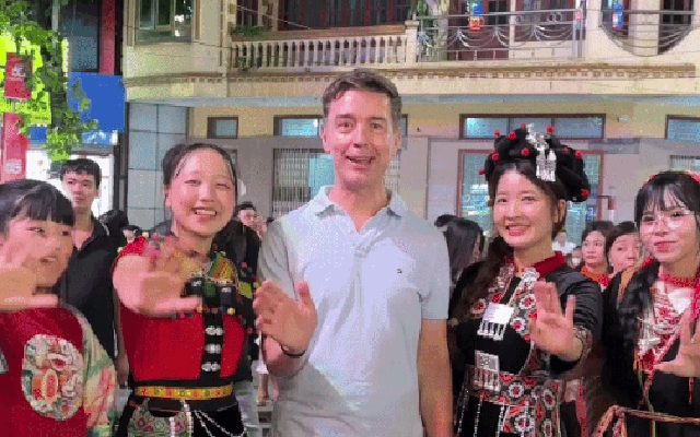 Mời đại một khách Tây quay clip “I love Việt Nam”, cô gái Tuyên Quang không ngờ đó là Đại sứ Liên minh châu Âu tại Việt Nam