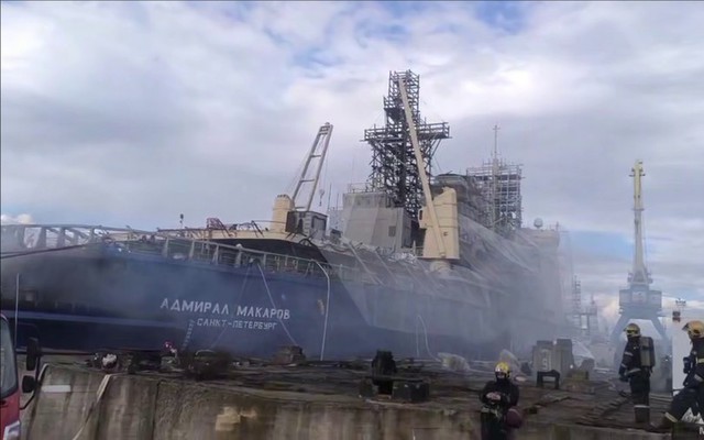 Tàu phá băng Đô đốc Makarov bốc cháy tại xưởng đóng tàu Kronstadt