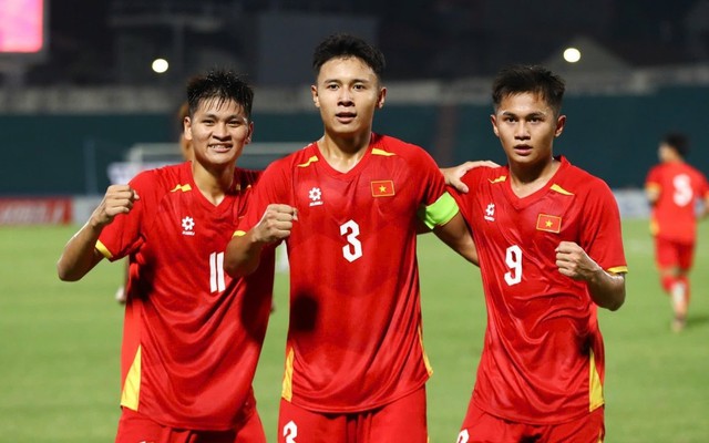 Bị chất vấn vì không dùng cầu thủ Sông Lam Nghệ An, HLV U20 Việt Nam lý giải