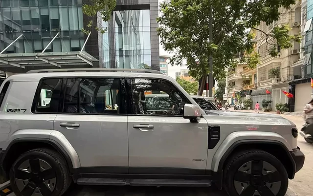 SUV lạ ngang cỡ Toyota Prado xuất hiện ở Việt Nam, giá tạm tính trên 2 tỷ đồng