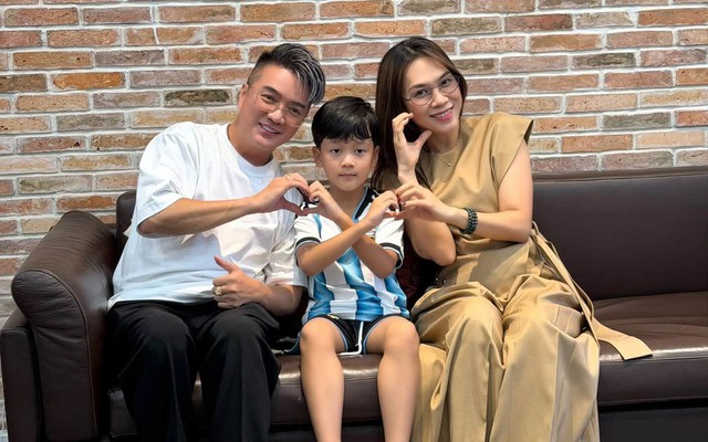 Đàm Vĩnh Hưng mang con đến nhà Mỹ Tâm