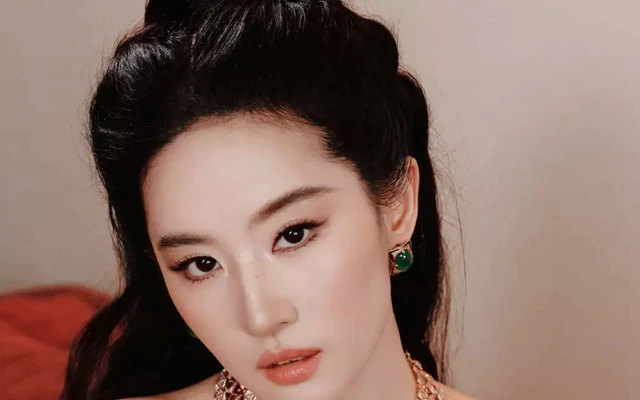 Hồ Ngọc Hà xuất hiện bên Lưu Diệc Phi