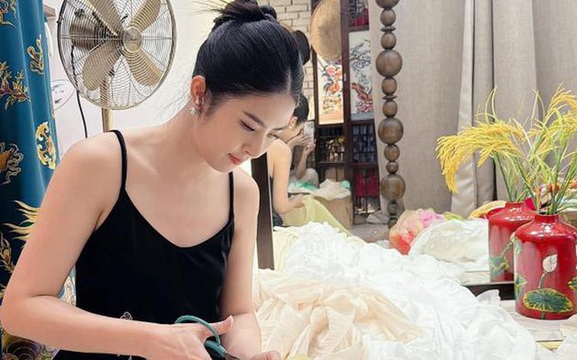 Hoa hậu Ngọc Hân đi xin việc ở tuổi U40