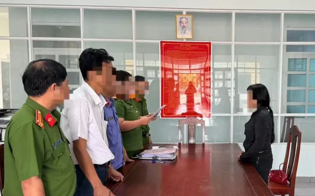 Công an khám xét nhiều phòng bác sĩ tại một trung tâm y tế ở Lâm Đồng