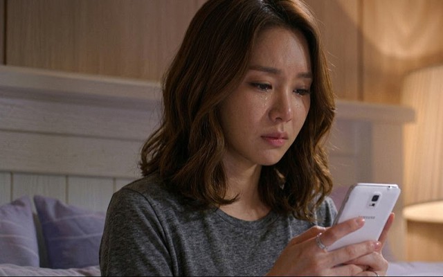 Tôi vô tình đọc được tin nhắn của chồng với chị gái, càng đọc càng thấy lạnh người vì một chuyện liên quan đến mình