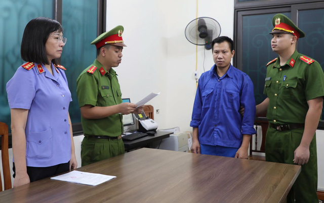 Công an kiểm tra kho gỗ: Ra lệnh bắt tạm giam chủ kho SN 1991