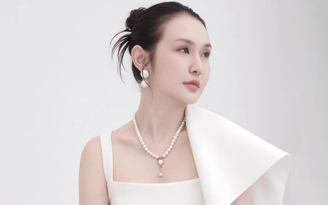 Vợ Tuấn Hưng đăng ảnh tâm trạng: "Mỉm cười không làm chúng ta mất gì"