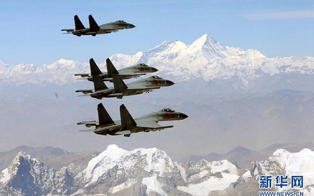 CCTV7 công bố biên đội J-11 Trung Quốc kéo lên Himalaya