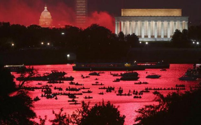 TG 7 ngày qua ảnh: Pháo hoa 'nhuộm đỏ' nước sông ở Mỹ