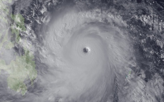 Nín thở dõi theo từng diễn biến mới nhất của siêu bão Haiyan
