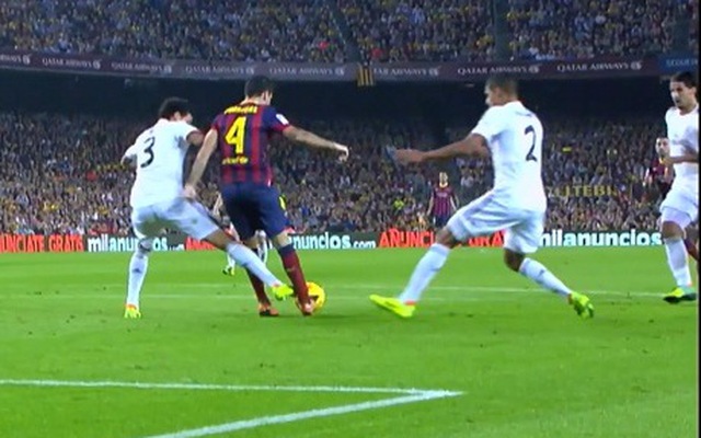 Real "già mồm cãi cố", Barca cũng mất penalty