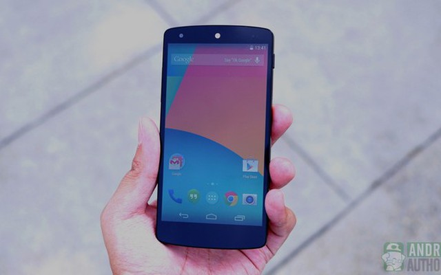 Xót ruột nhìn “tra tấn” Nexus 5