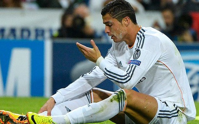 Nghi vấn Cris Ronaldo ăn vạ, phá nát trận cầu Real vs Juventus