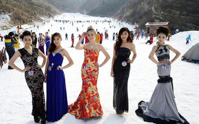 Những nữ sinh xinh đẹp thi tài năng dưới cái lạnh -6 độ C