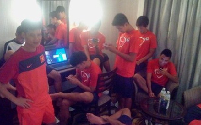 U19 Việt Nam sốc với phí internet, wifi ở khách sạn