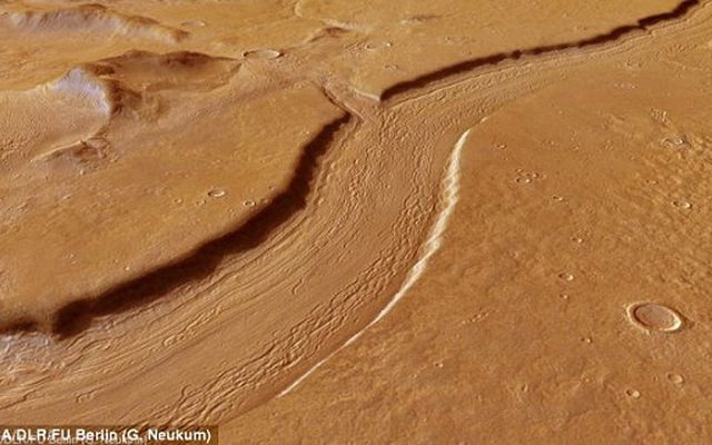 Phát hiện dấu vết con sông lớn trên sao Hỏa