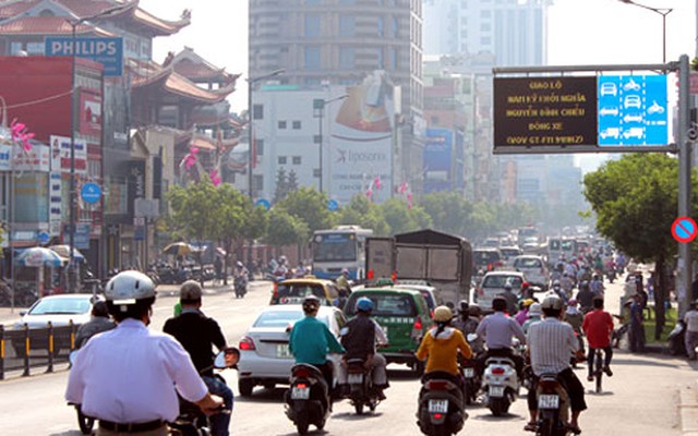 Người Sài Gòn tránh kẹt xe nhờ bảng báo điện tử