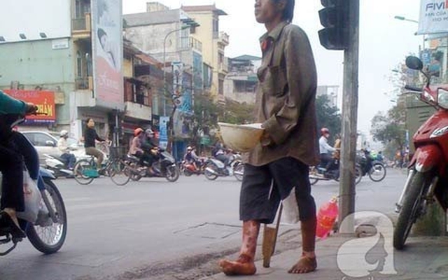 Hà Nội: Gã ăn xin thu nhập “khủng” tái xuất, người dân tiếp tục bị lừa