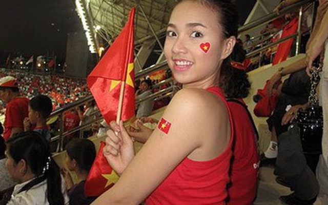 Cầu thủ Việt & giới Showbiz: Tiền hết là tình tan