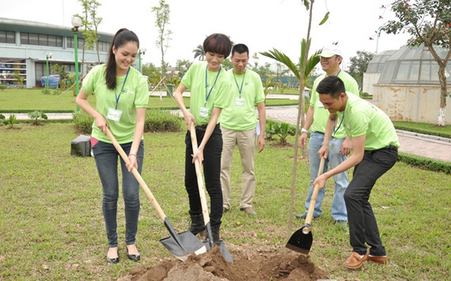 Á hậu Hoàng Anh tích cực trồng cây, bảo vệ môi trường