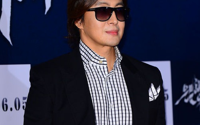 Bae Yong Joon lạ lẫm khi dự sự kiện