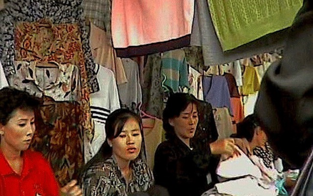 Triều Tiên: Mặc quần áo sặc sỡ là "bị thần kinh"