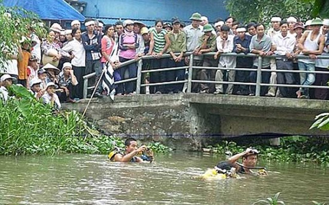 Chồng ngủ say, vợ dùng dao đâm đến chết