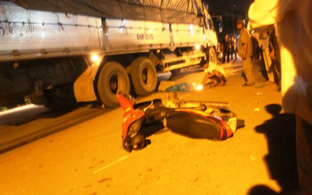 Bị xe tải tông kéo lê 50m, một phụ nữ tử nạn tại chỗ