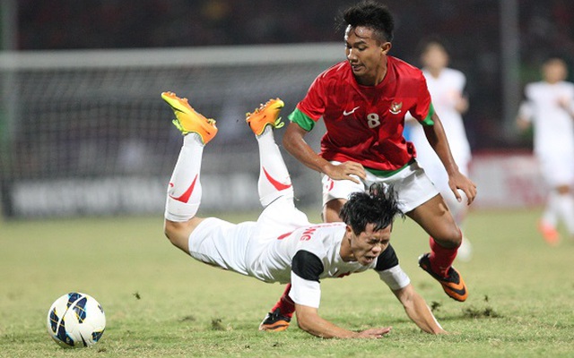Fan Việt Nam bức xúc với clip đá kiểu "con nhà võ" của U19 Indo