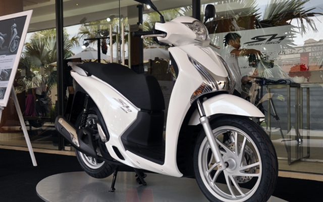 Honda SH khan hàng, đội giá 6 triệu đồng