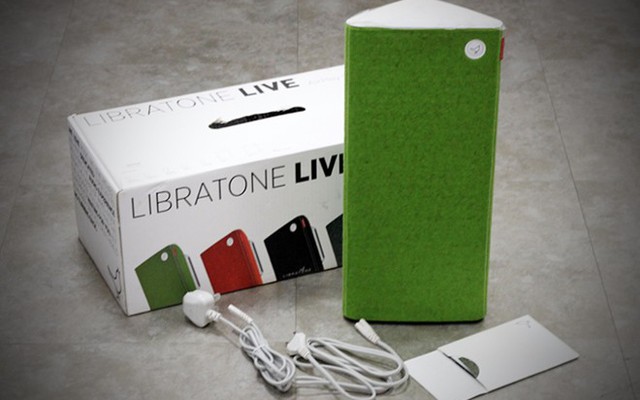 Khui hộp Libratone Live - loa không dây giá 16 triệu đồng