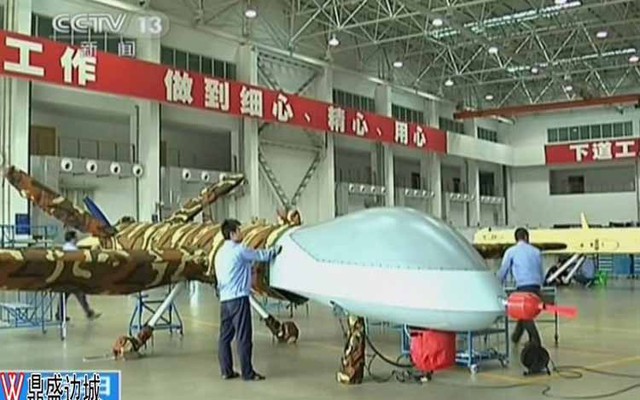 Đột nhập khu sản xuất UAV Dực Long của Trung Quốc