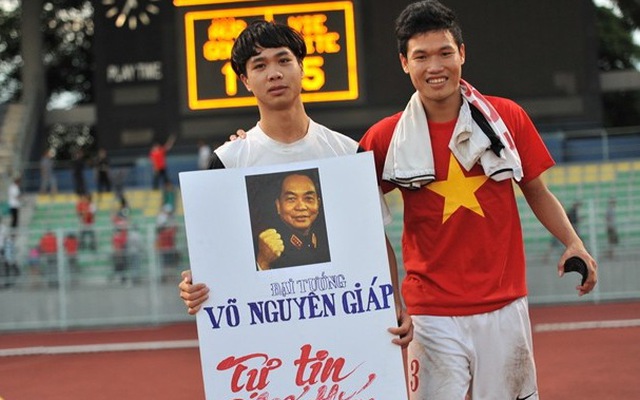 Mã đáo thành công, U19 Việt Nam ra Hà Nội viếng Đại tướng