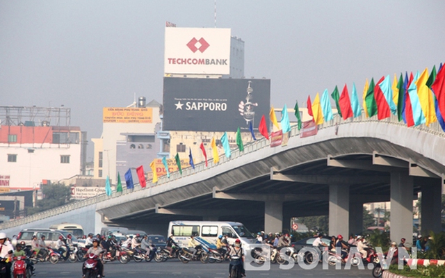 TP.HCM: Giao thông thông thoáng tại hai cây cầu vượt bằng thép