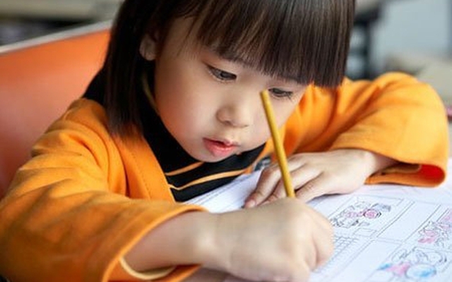 Để con tả văn thực hay rập khuôn giả dối?