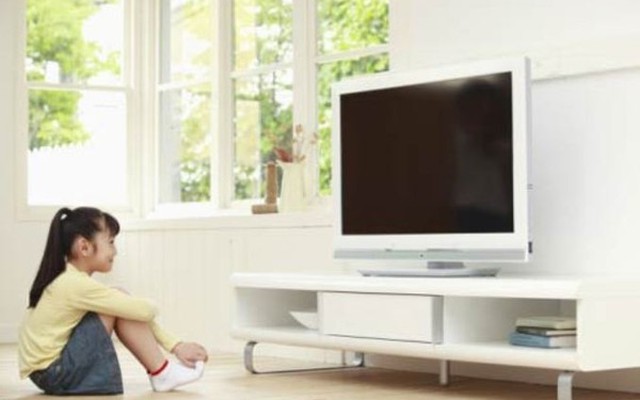 Xem Tivi nhiều có thể khiến trẻ mắc bệnh ung thư