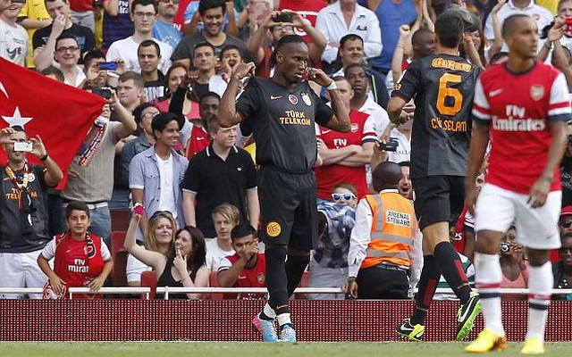 Drogba tỏa sáng giúp Galatasaray hạ gục Arsenal đoạt Emirates Cup