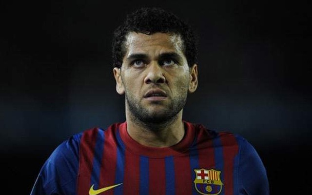 Dani Alves bất ngờ đòi rời Barca