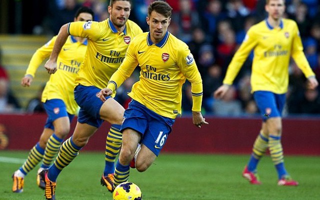 Barca cử người bám sát Ramsey, Arsenal phản đòn bằng Fabregas