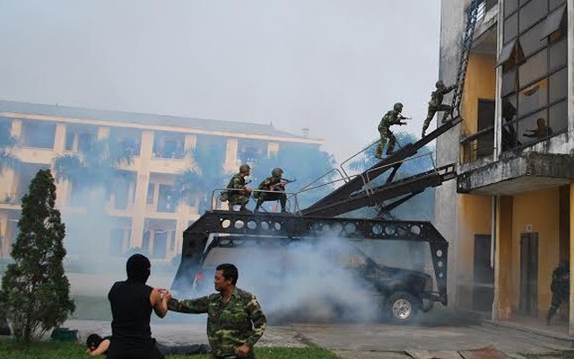 'Đi không dấu, nấu không khói, nói không tiếng'